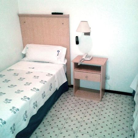 بوينس آيرس Mari Plaza Hotel المظهر الخارجي الصورة